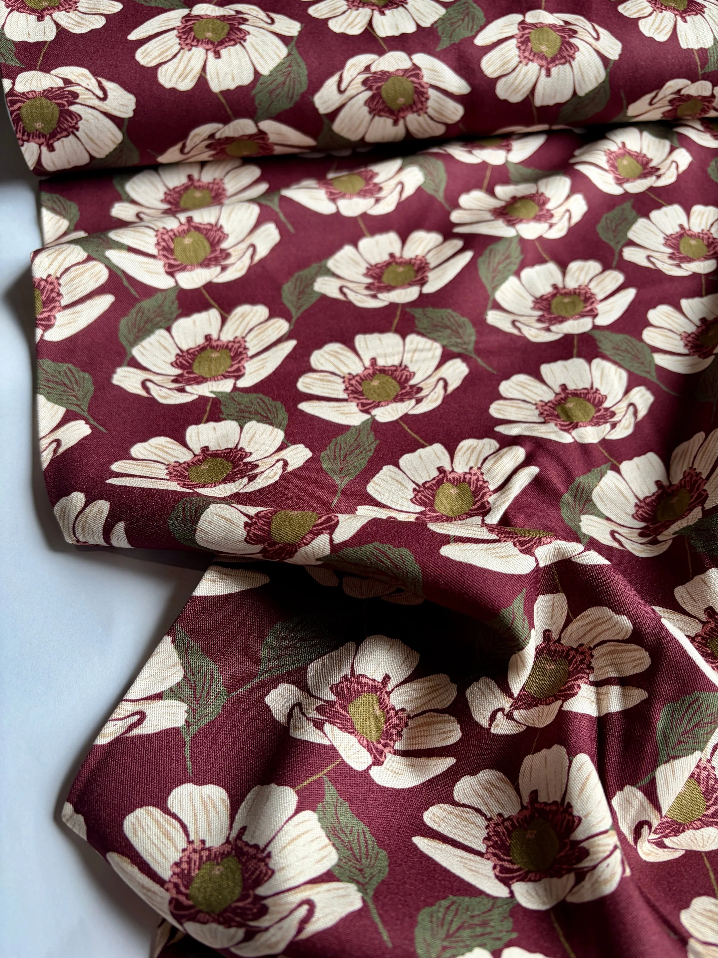 Stof -Light and Lush - Fleur de Lune - Burgandy Viscose