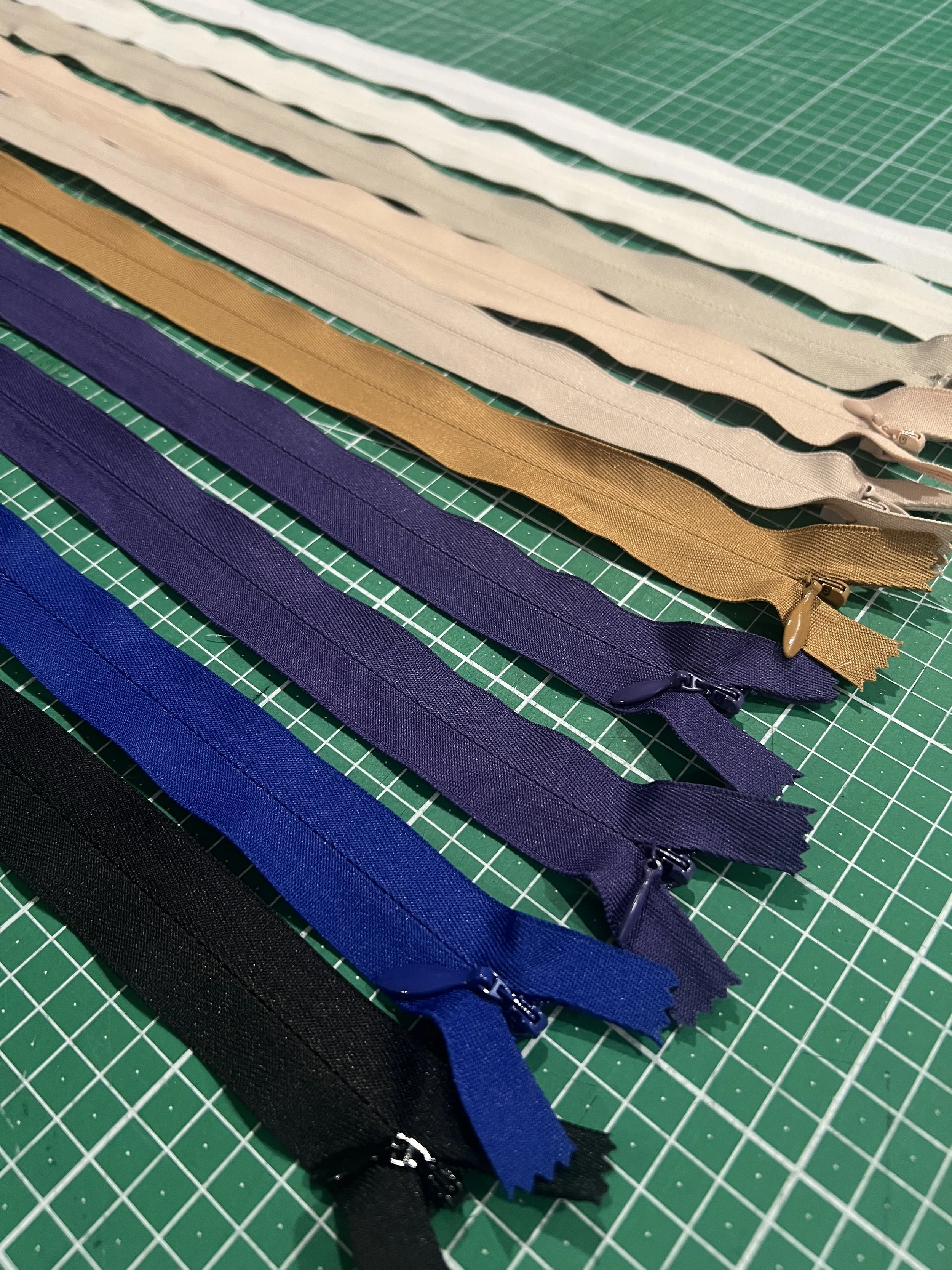 Invisible Zipper - Medium Duty 60cm Choose your colour