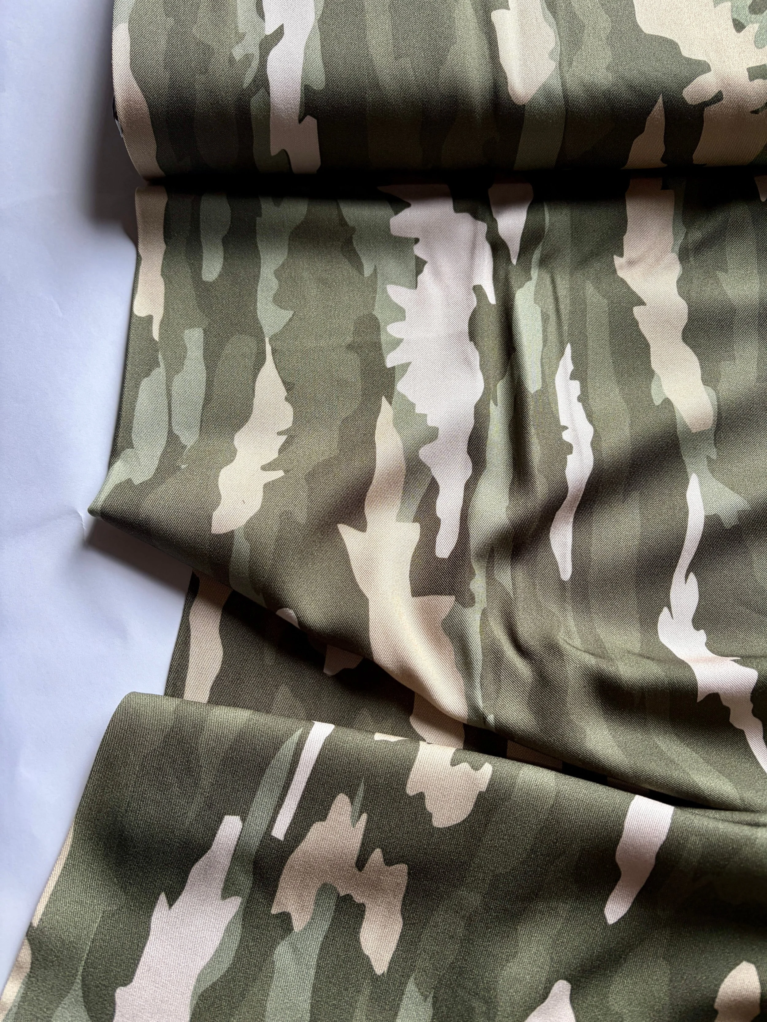 Stof - Light and Lush - Brilliant Disguise Viscose
