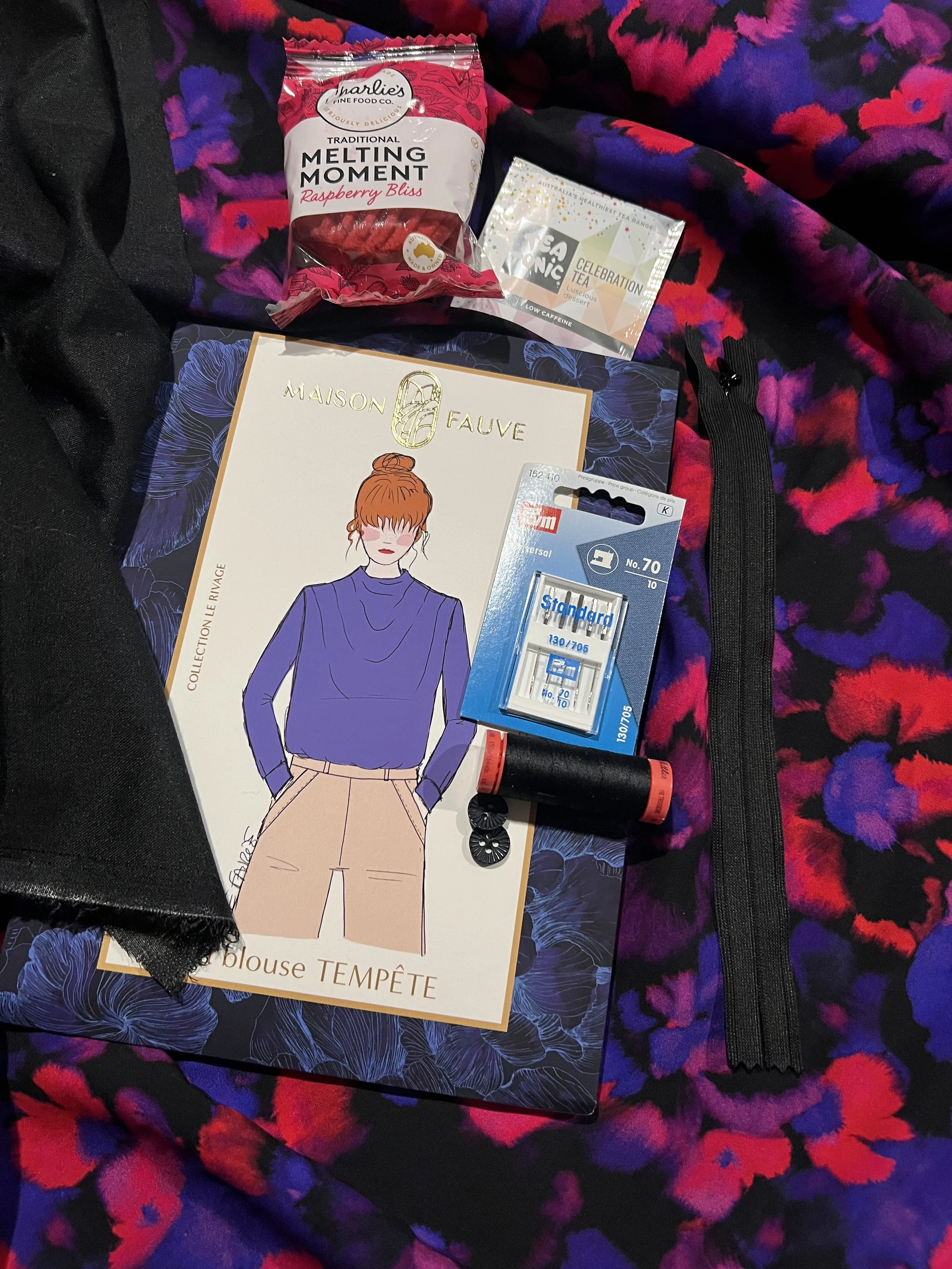 Make it Mine Kit -  Maison Fauve Tempête Blouse - Rêverie Florale Red or Blue