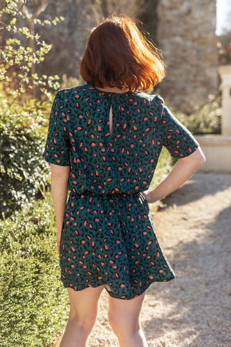 haut-et-short-cousus-dans-le-tissu-leopard-viscose-dark-lagune-eglantine-et-zoe-5-min.jpg