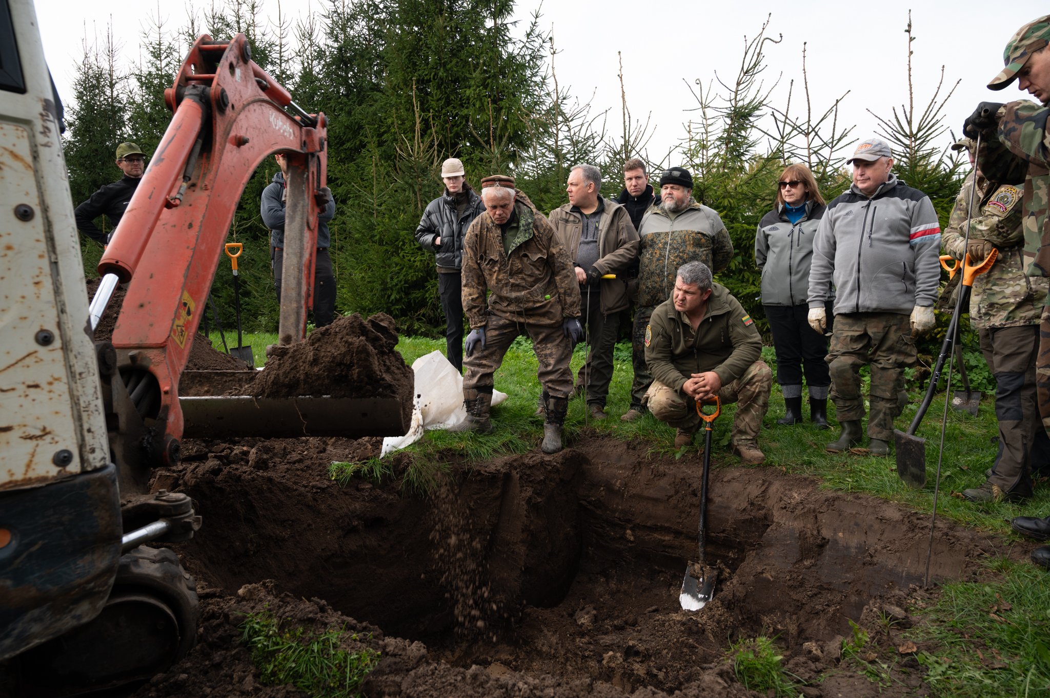 Benjamin-Mack-Jackson-Legenda-Military-Archaeology-Volunteers-Recovering-WWII-Soviet-German-Soldiers-Latvia.jpg