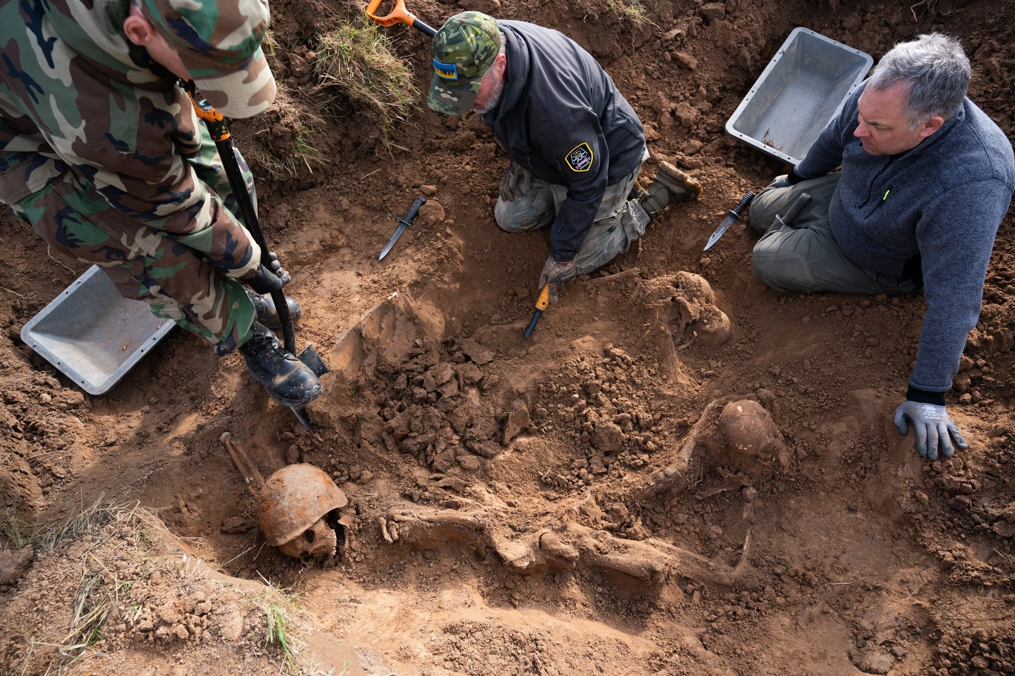 Benjamin-Mack-Jackson-Legenda-Military-Archaeology-Volunteers-Recovering-WWII-Soldiers-Latvia.jpg