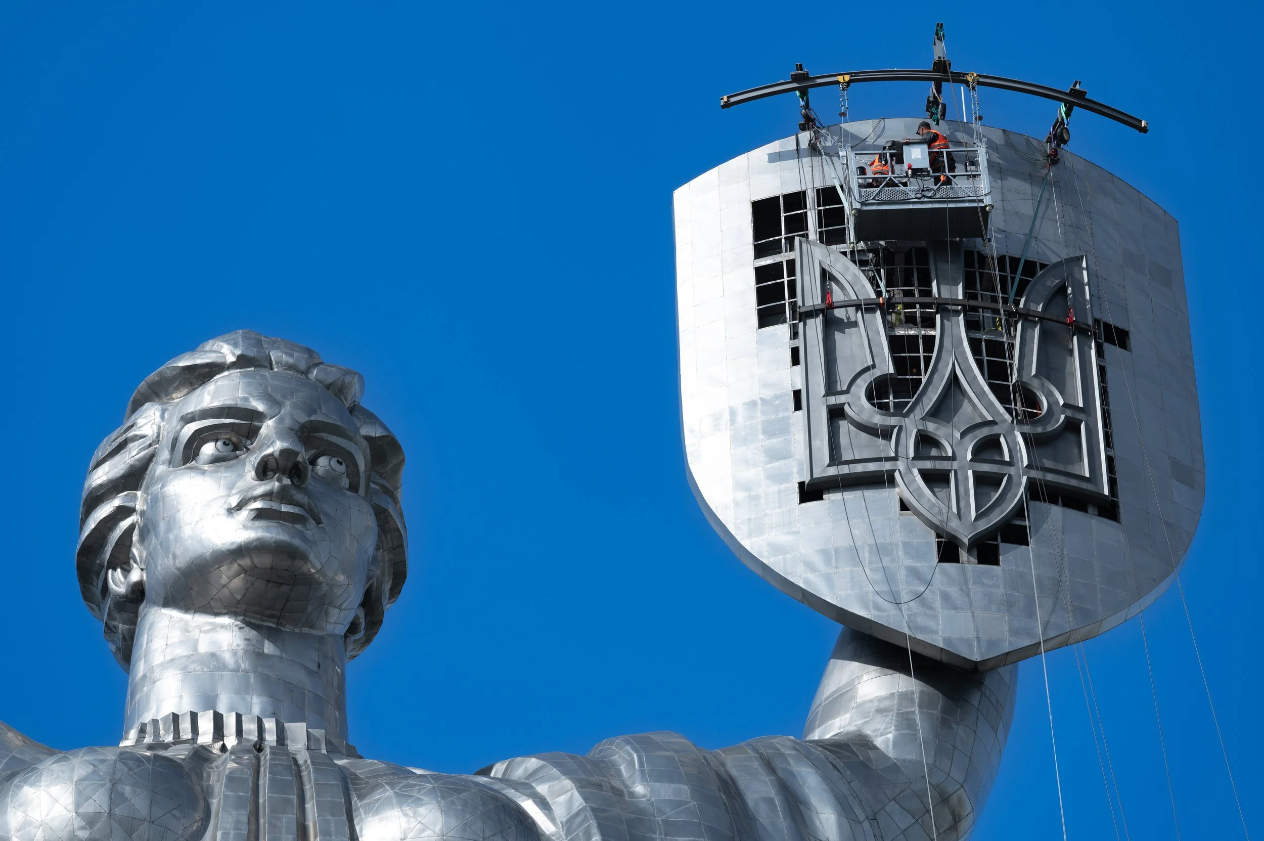 Benjamin-Mack-Jackson-Mother-Ukraine-Landmark.jpg