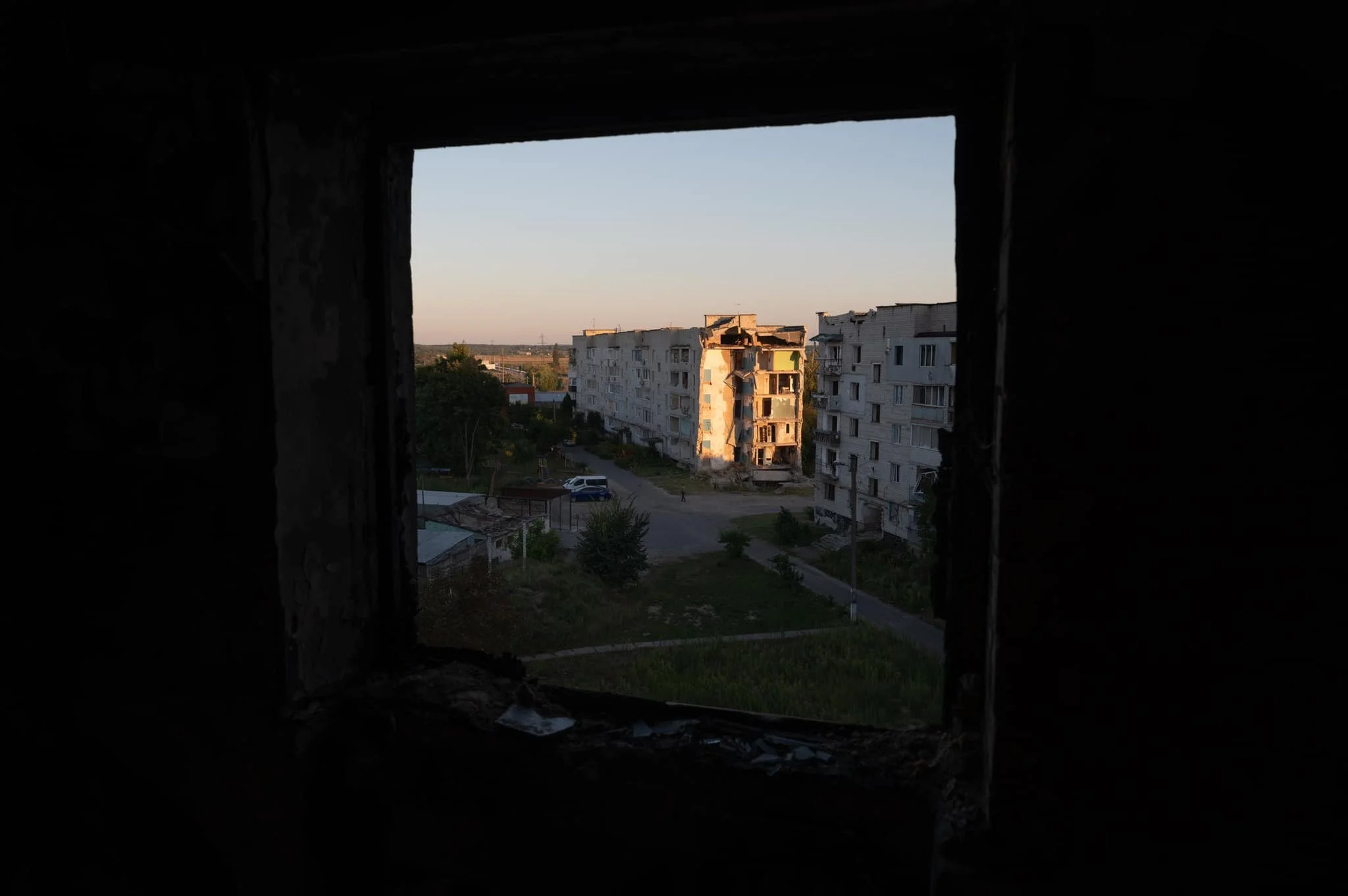 Benjamin-Mack-Jackson-Destroyed-Building-Kyiv-Ukraine.jpg