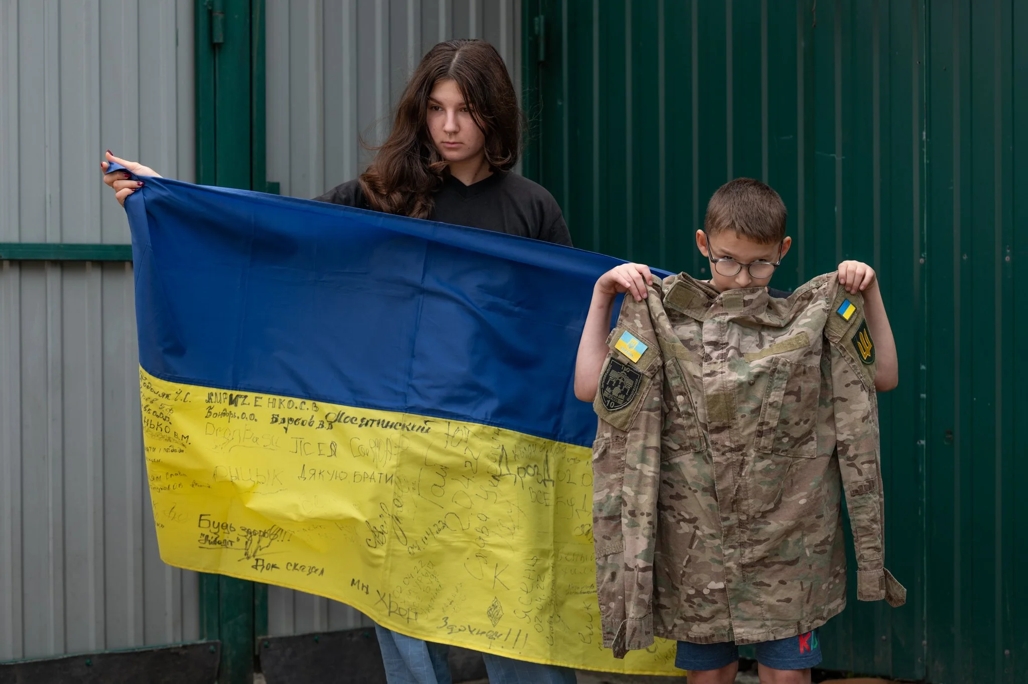 Benjamin-Mack-Jackson-War-In-Ukraine--Mykola-Kolya-Losyatinsky-children.jpg