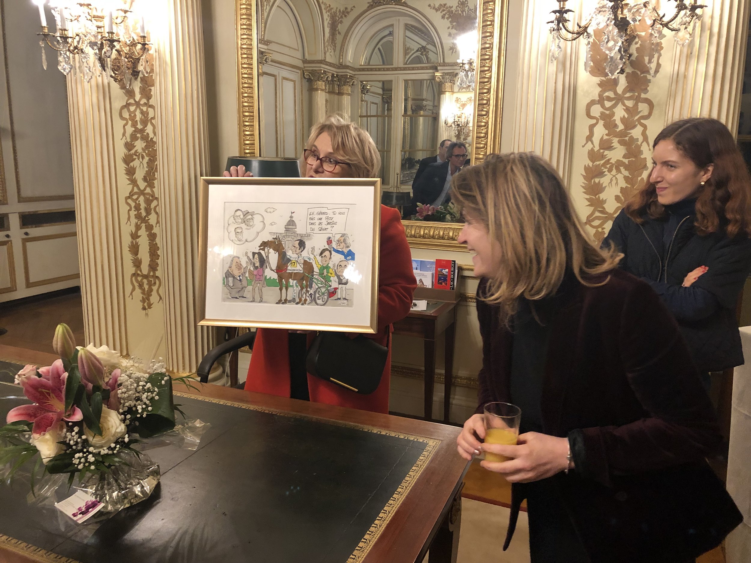 Hommage au Sénat : dessin de Joyeux offert à Nicolas Bazire.