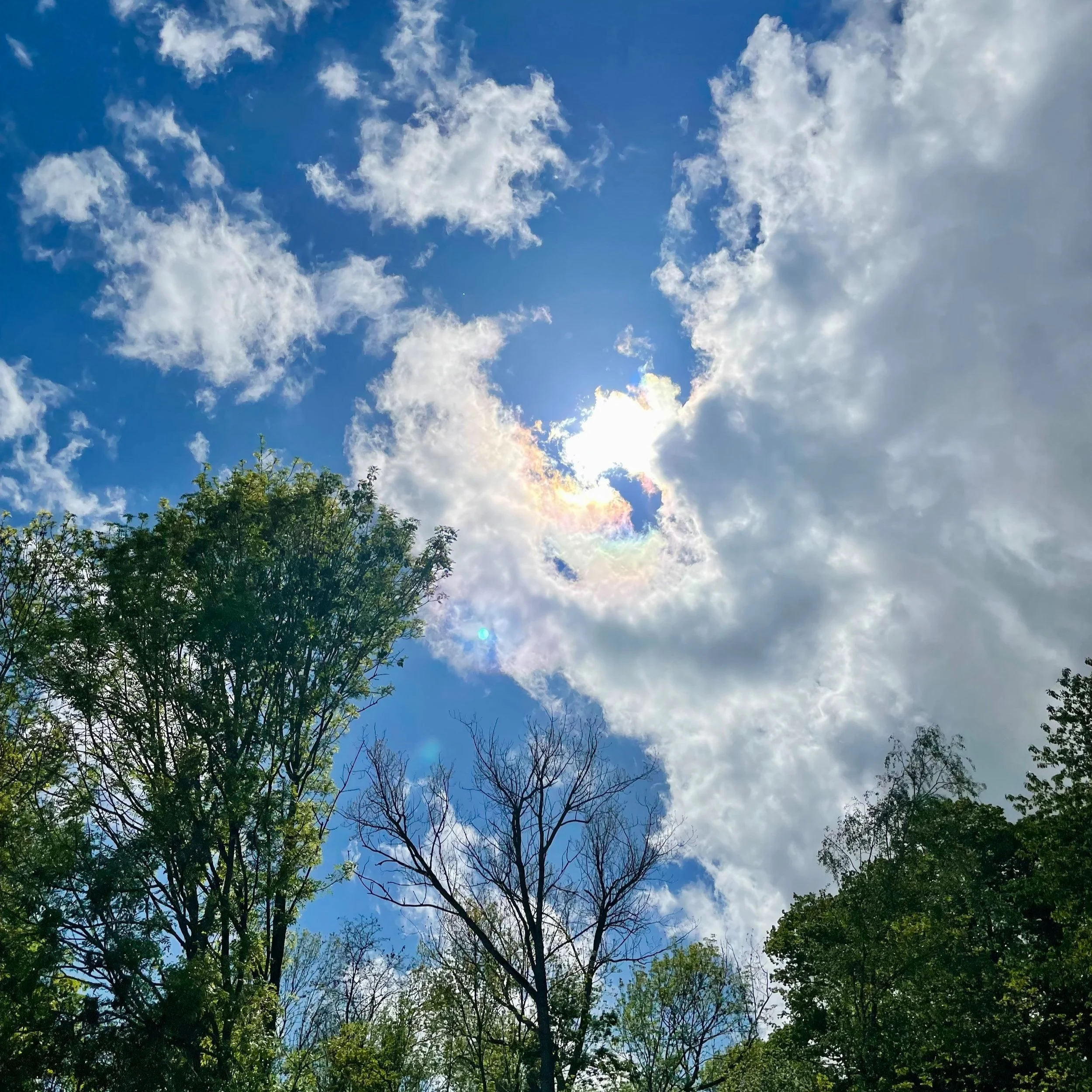 Lucht met regenboogkleuren.