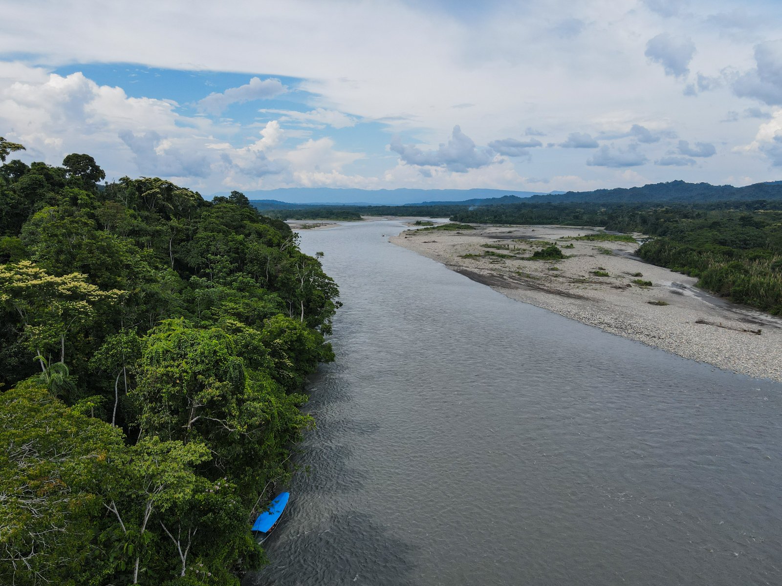 Rio Madre Dios. A large tributary to the Amazon, and access point to Parque Nacional de Manú, Manu National Park, several hours from Cusco, Peru.