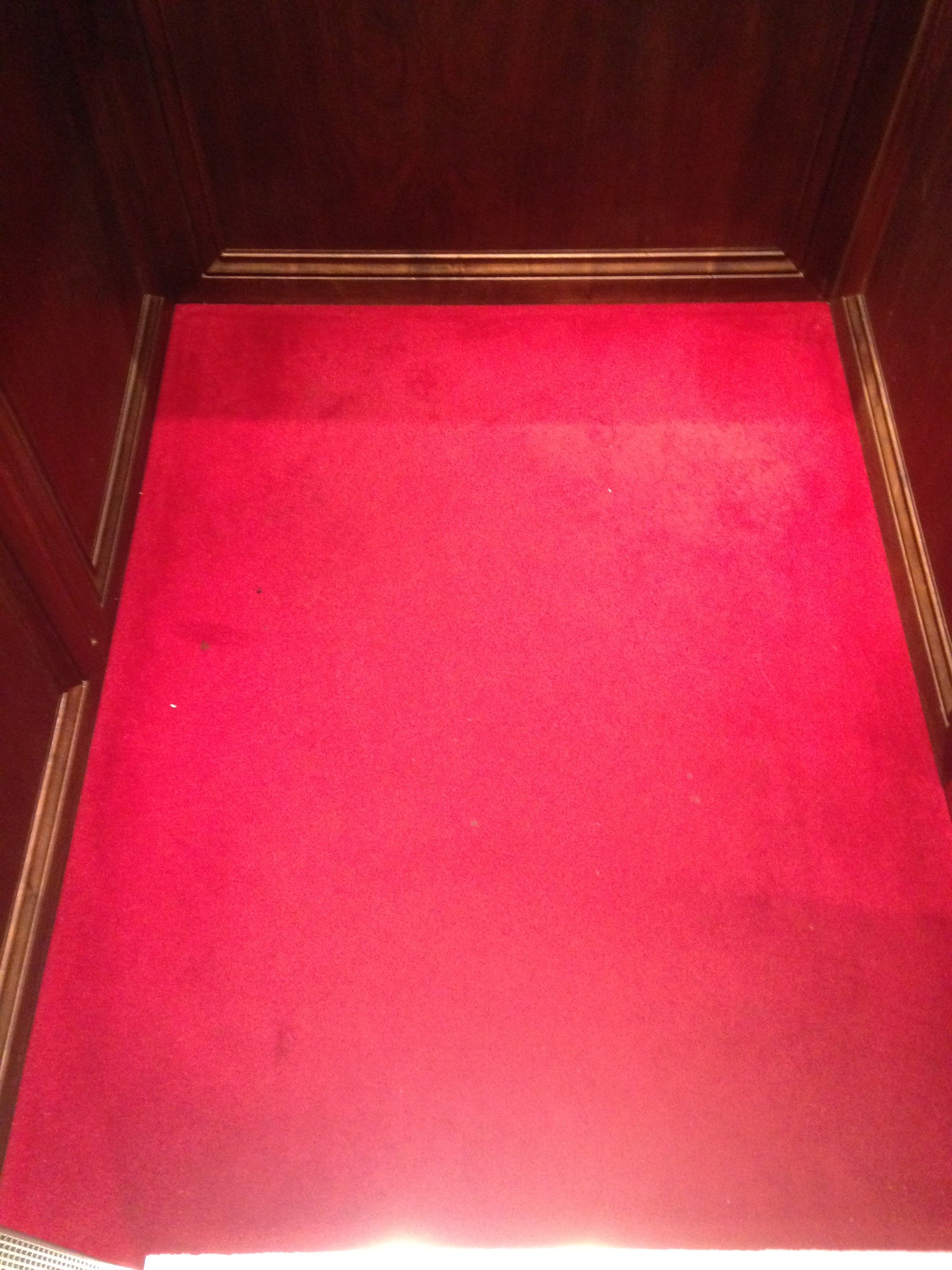dirty+carpet+in+the+lift.jpg