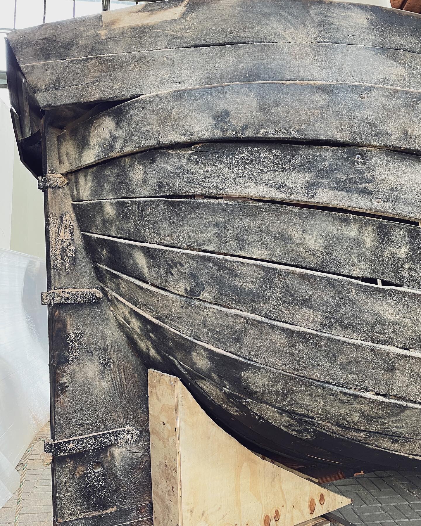 Meanwhile in @edwardclydesdale studio the ship is being covered with sawdust&hellip; makes the scanning easier 👌