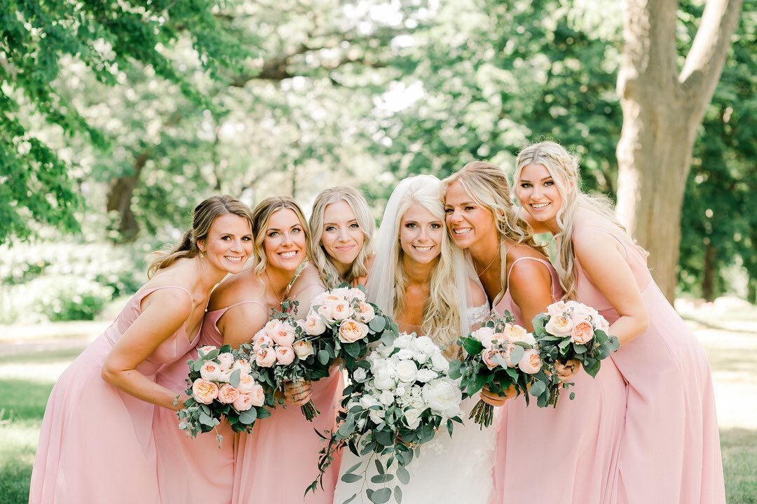 Bridesmaid:
A woman who is like a sister; best friend; someone a bride's big day would be incomplete without!  If you agree, tag your bridesmaids below✨💗
⠀⠀⠀⠀⠀⠀⠀⠀⠀
Wedding planning: @graceful_events_weddings
Lead: // @sarasekeres
Photography: @janet