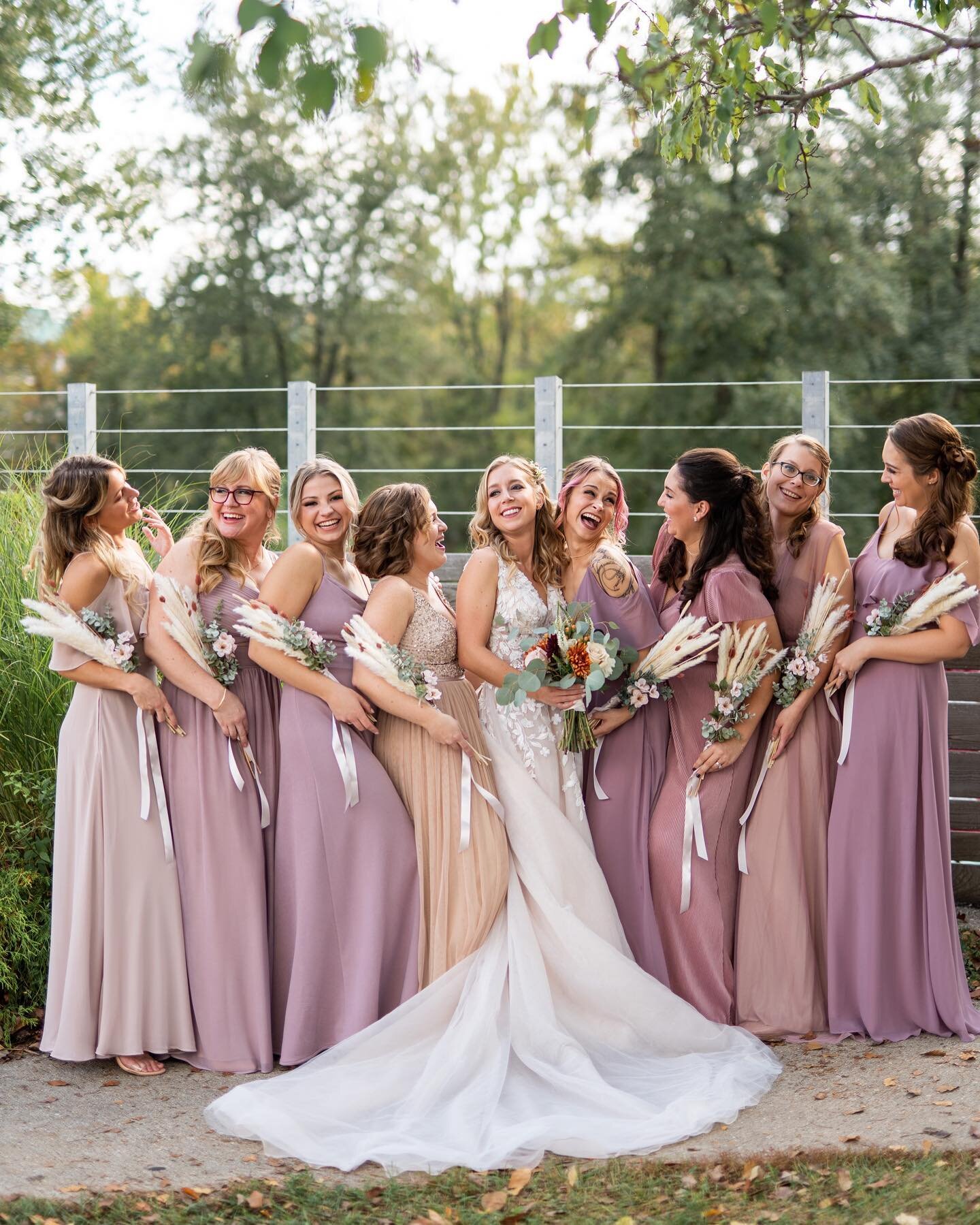 Nothing compares to the laughs you have with your best friends! Especially on your wedding day! Having all your closest friends and family together is the best gift anyone could ask for! ✨🤍💐
⠀⠀⠀⠀⠀⠀⠀⠀⠀
Wedding Planning: @graceful_events_weddings
// 