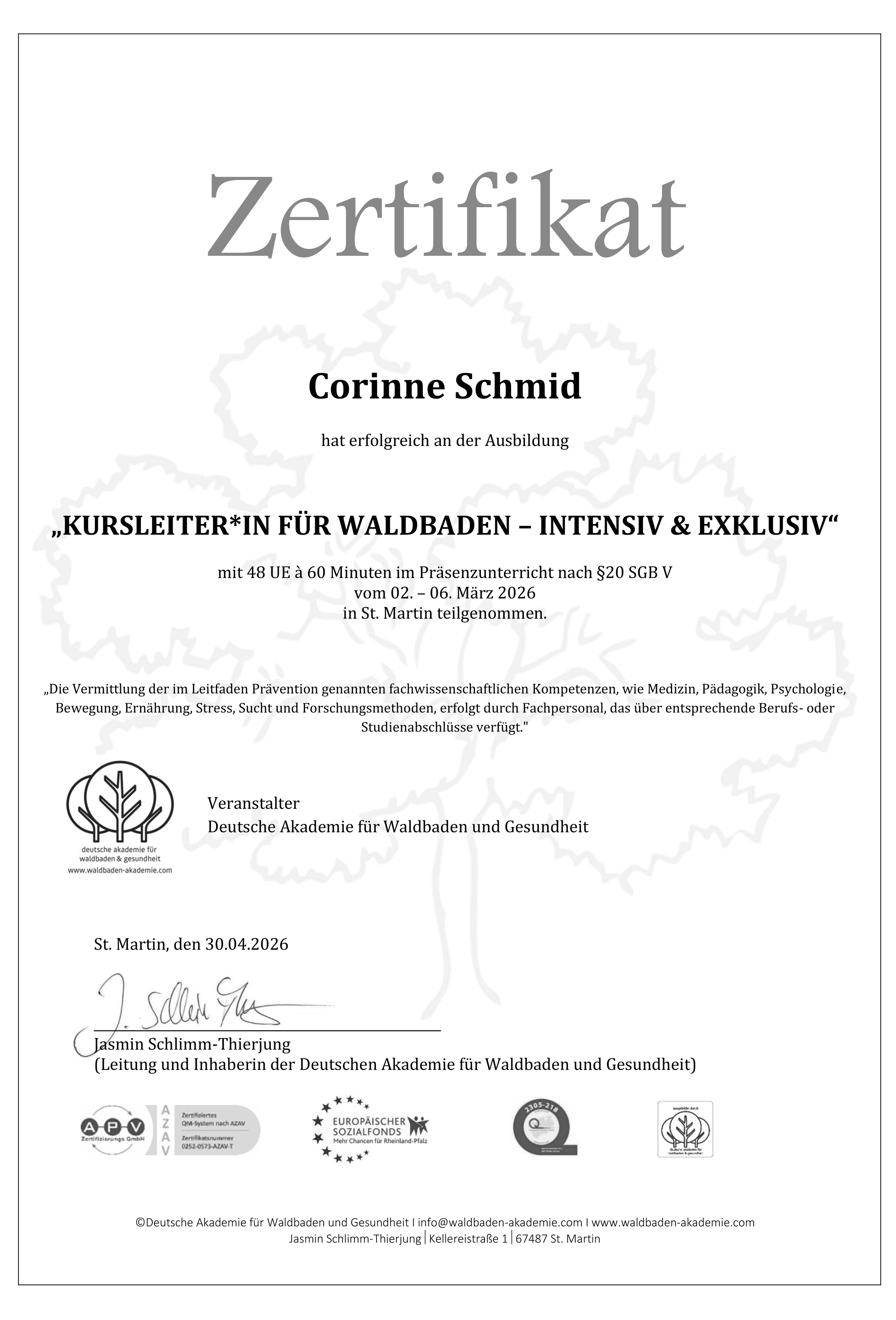 Das Bild zeigt ein Zertifikat, das an Corinne Schmid für die erfolgreiche Teilnahme an einem Kurs für Waldbaden überreicht wurde, inklusive Unterschriften und logos.