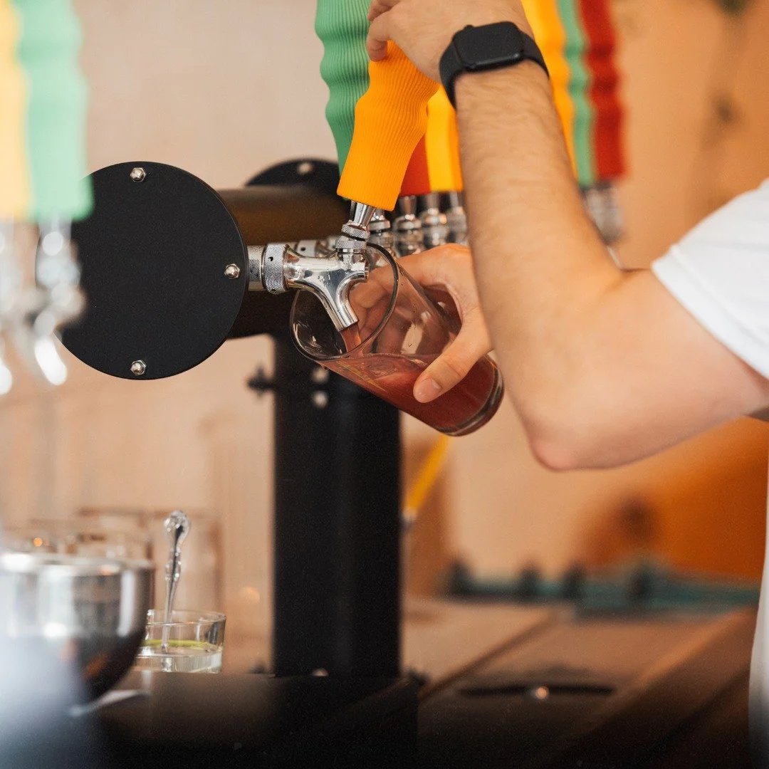 🌞 Y. Fait. Chaud. 🌞

Quoi de mieux qu&rsquo;une bonne petite ale aux bleuets, l&eacute;g&egrave;rement acidul&eacute;e, pour se d&eacute;salt&eacute;rer?

🫐 La Point Blueberry 🫐 4,5 % 🫐 Ale aux bleuets
Ale rafra&icirc;chissante &agrave; la robe 
