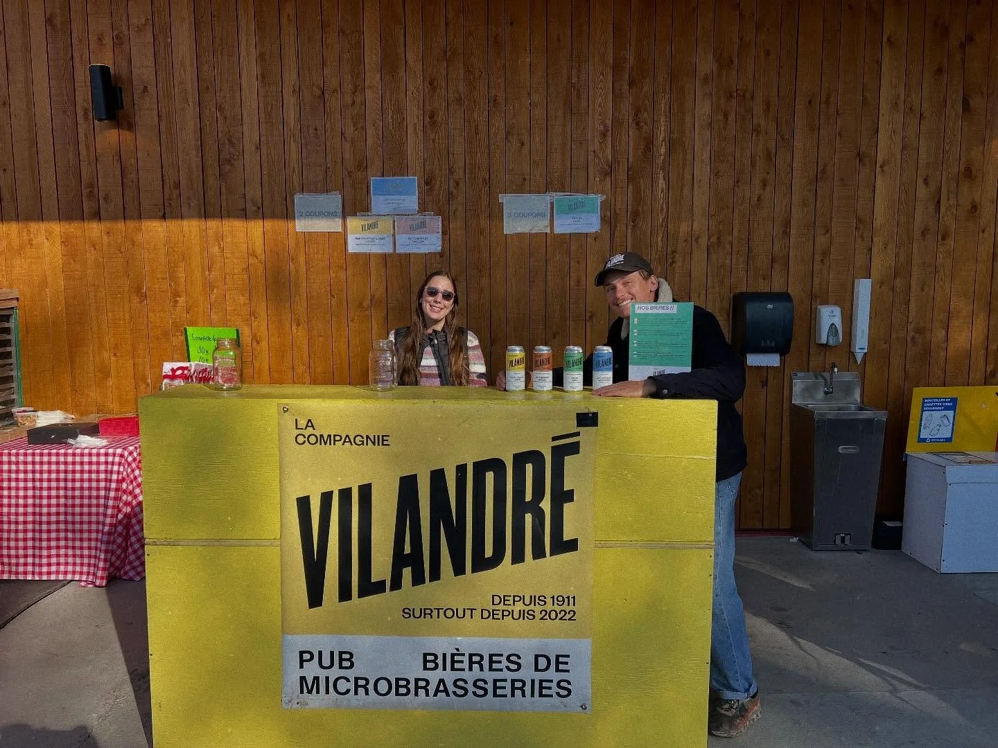 Venez nous voir au @vergergrospierre dans le cadre des @lescomptonales 2025!

Y fait beau et y fait (presque) chaud.

4 bi&egrave;res &agrave; d&eacute;guster durant le week-end:
- Jefe des Hefen // Hefeweizen
- Oktoberfest // M&auml;rzen
- North Hat