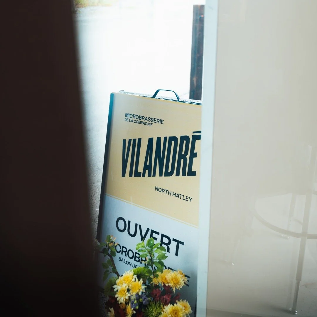🎉𝘽𝙊𝙉𝙉𝙀 𝘼𝙉𝙉𝙀́𝙀🎊

Vendredi 2 janvier
Le 𝗽𝘂𝗯 𝗲𝘁 𝗹𝗮 𝗯𝗿𝗮𝘀𝘀𝗲𝗿𝗶𝗲 ouvriront &agrave; 16h30.

𝗦𝗼𝗶𝗿𝗲́𝗲 𝗮𝗶𝗹𝗲𝘀 𝗲𝘁 𝗯𝗶𝗲̀𝗿𝗲 au pub!
🍗Sauce de la semaine: Buffalo
🍺Bi&egrave;re de la semaine: Basse Saison

🥰Un &eacute