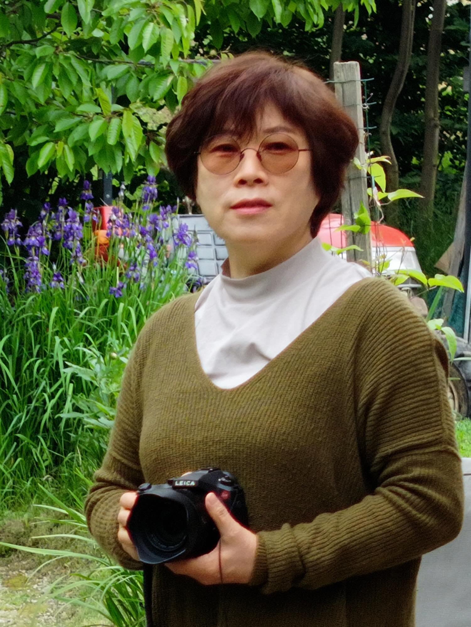 We were lucky to have a group of South Korean artists here in Eyrarbakki. One of them is Roza Park. She is based in South Korea, Roza Park is a photographer, poet, and multidisciplinary artist dedicated to expanding the boundaries of visual expressio