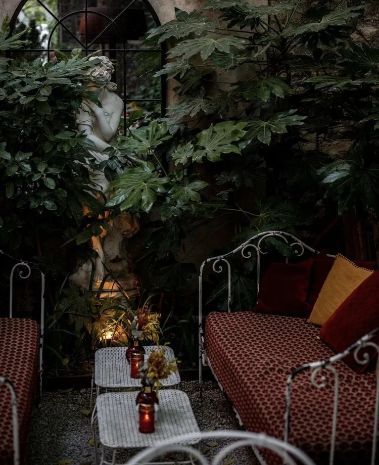 Experience+the+allure+of+an+elegant+evening.+Tonight,+we+toast+to+the+stars+++@mcaelicia+-+#trèsparticulier+#hotelparticuliermontmartre+#partynight+#ousortiraparis+#sortiraparis+#montmartre+#girlsnight.webp