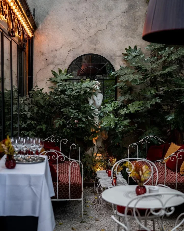 Private+garden+in+the+middle+of+Montmartre.+•Jardin+privé+au+milieu+de+Montmartre.+#photography+#photographer+#photographie+#photographe+#photoshoot+#nikon+#nikonfrance+#nikonparis+#instagood+#photographylovers+#moment+#hotelparticulierm.webp