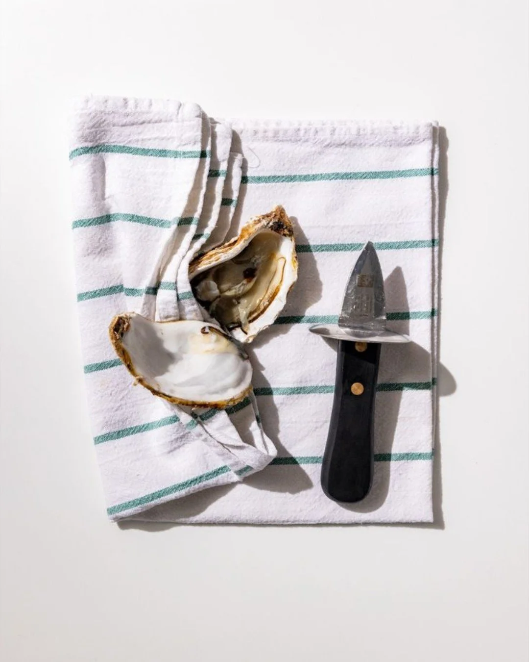 🦪 LES PIEDS DANS LE SABLE &bull; Apr&egrave;s un rallye &agrave; v&eacute;lo &agrave; travers la foret de pin, un ap&eacute;ritif attends vos collaborateurs sur la plage :  tables dress&eacute;es en plein air,  huitres fra&icirc;ches, mets &agrave; 