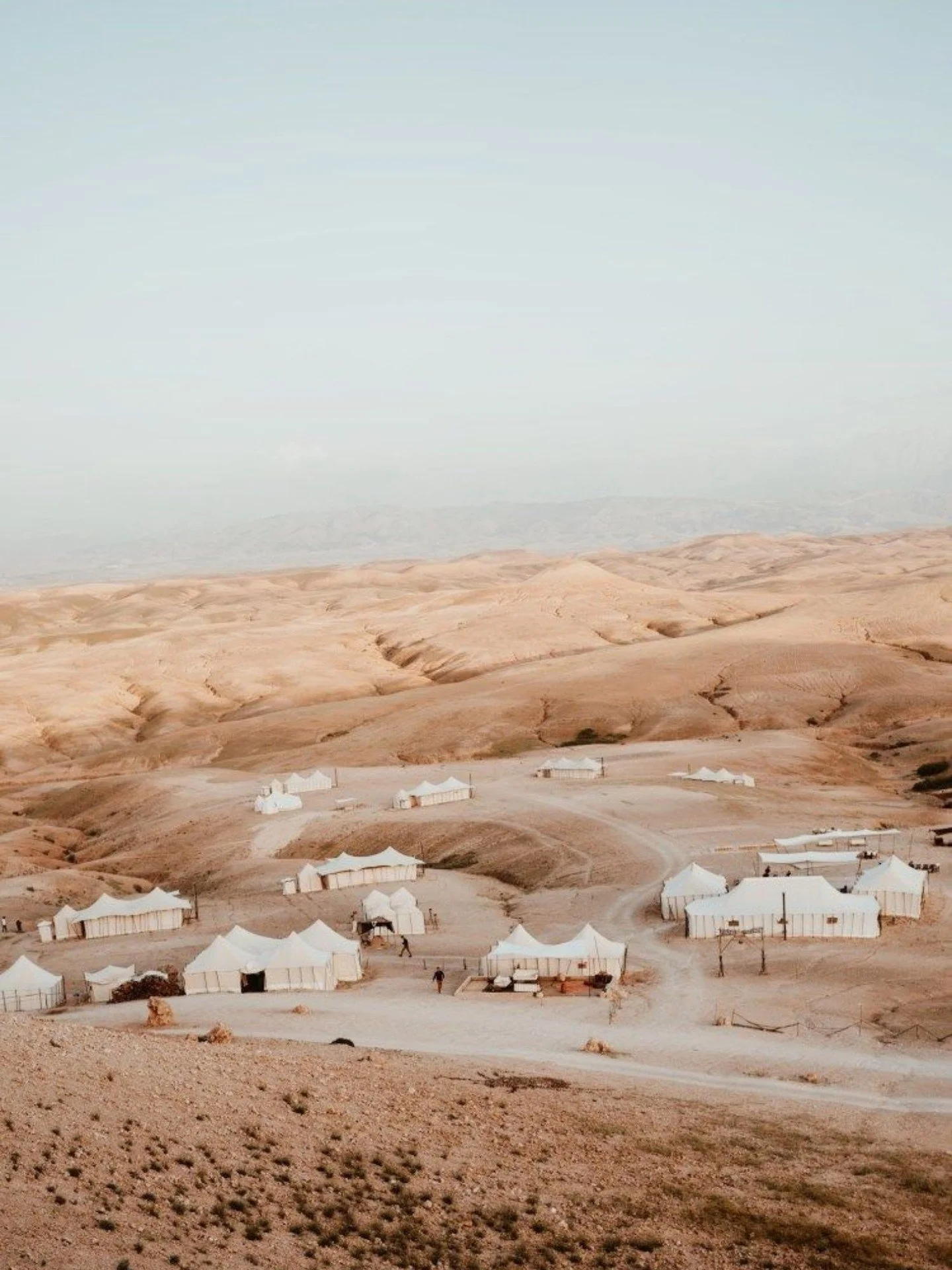 🏜️ &Agrave; LA BELLE &Eacute;TOILE &bull; Parmi les temps forts du s&eacute;jour : une nuit au c&oelig;ur du d&eacute;sert de l&rsquo;Agafay, dans un campement enti&egrave;rement privatis&eacute;.

Au coucher du soleil, un d&icirc;ner au bord de la 