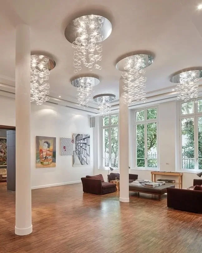 L’art de célébrer : une soirée de collectionneur dans une galerie d’art confidentielle