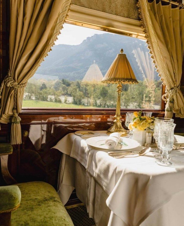 INSPIRATION &bull; Vos collaborateurs embarquent dans un train de l&eacute;gende &agrave; travers l&rsquo;Europe 🚆

Quand le train d&eacute;marre, le rythme du s&eacute;jour s&rsquo;installe. Conversations spontan&eacute;es dans le wagon bar, toasts