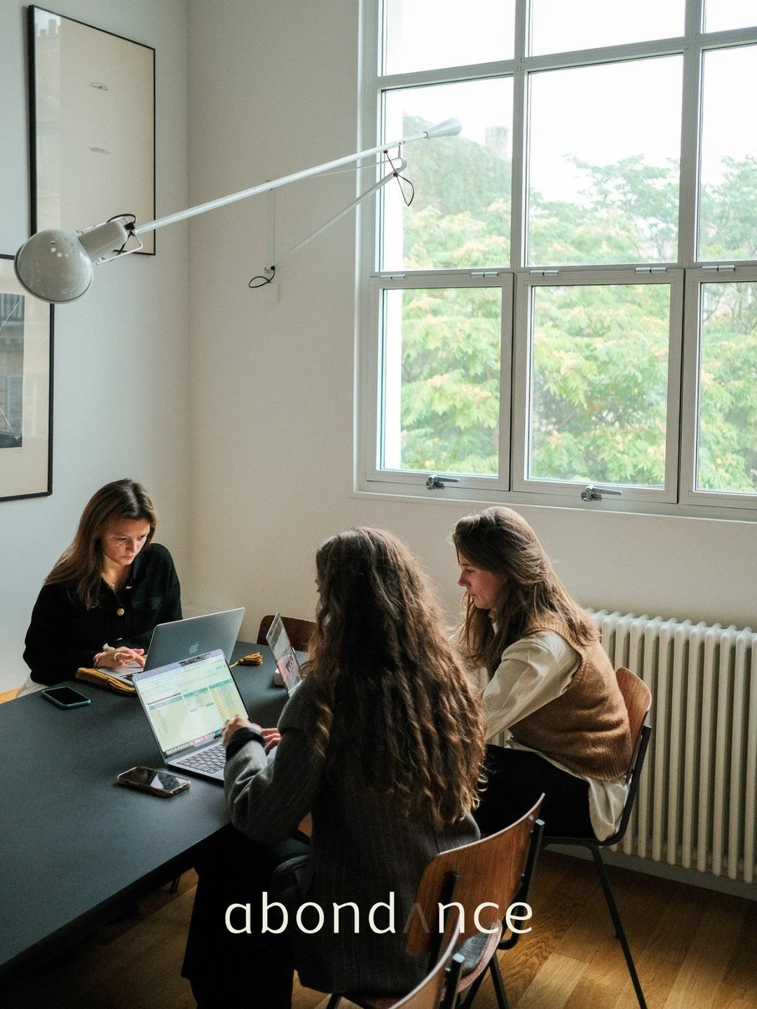 MOTS DOUX &bull;  Qu&rsquo;est ce qui fait qu&rsquo;une exp&eacute;rience imagin&eacute;e par Abondance r&eacute;sonne encore des mois apr&egrave;s ? Que les formats propos&eacute;s sonnent juste ?

Ce sont nos clients qui en parlent le mieux. 
Nous 