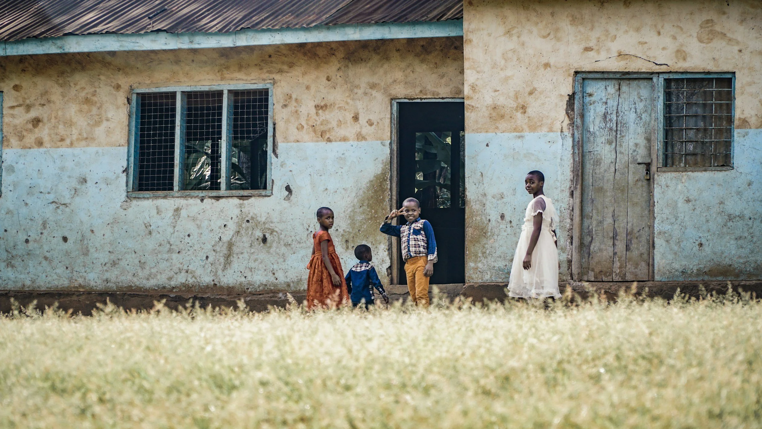 Scène de vie locale dans un village en Tanzanie