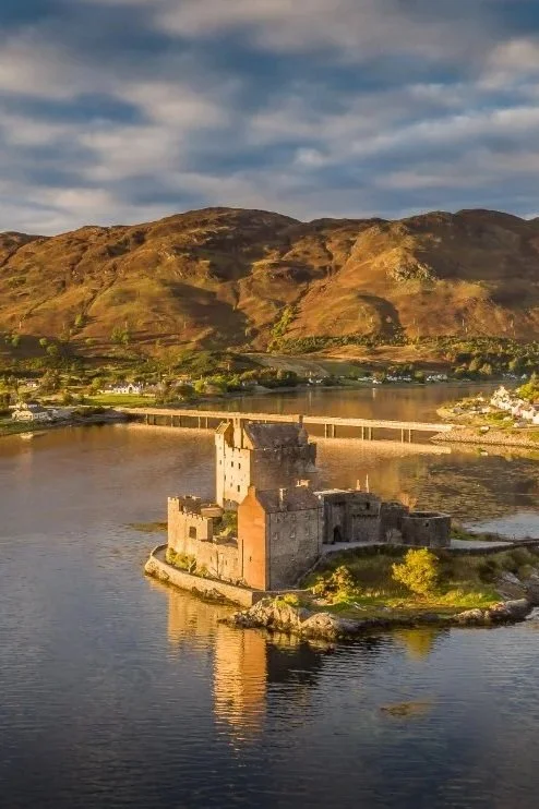 Ecosse_Eilean_Donan_Castle_Chateau_Visit_Scotland_Airborne_Lens.jpg