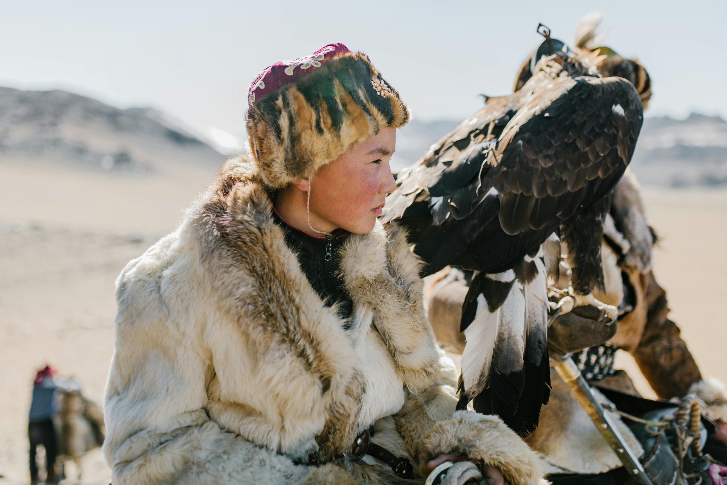 Jeune chasseur à l’aigle dans les steppes de Mongolie