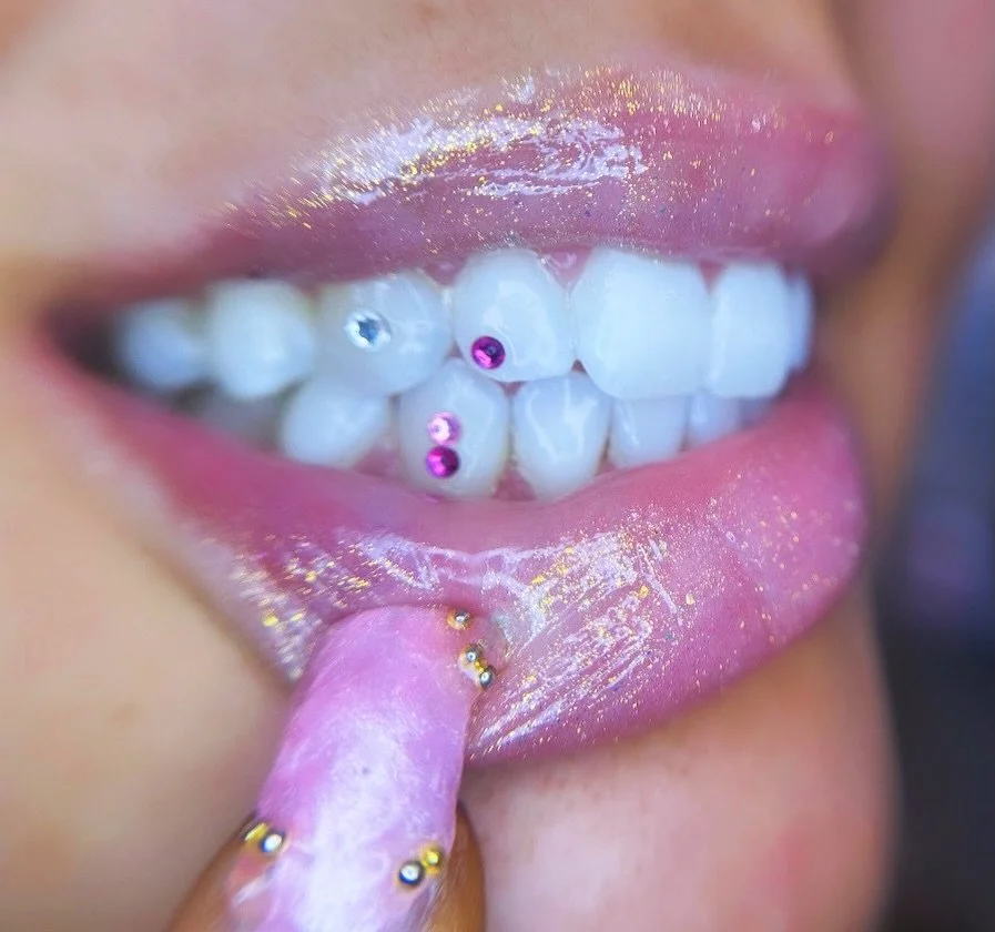🌸💖🌷👚🩰💎

🗺 Do you live in New Hampshire? 
🌊 Are you familiar with the Seacoast or close to Hampton, Exeter, Portsmouth, Dover, and Rochester areas? 
🦷 Interested in professional teeth whitening?
👉🏼Come check out our amazing spot for a brigh