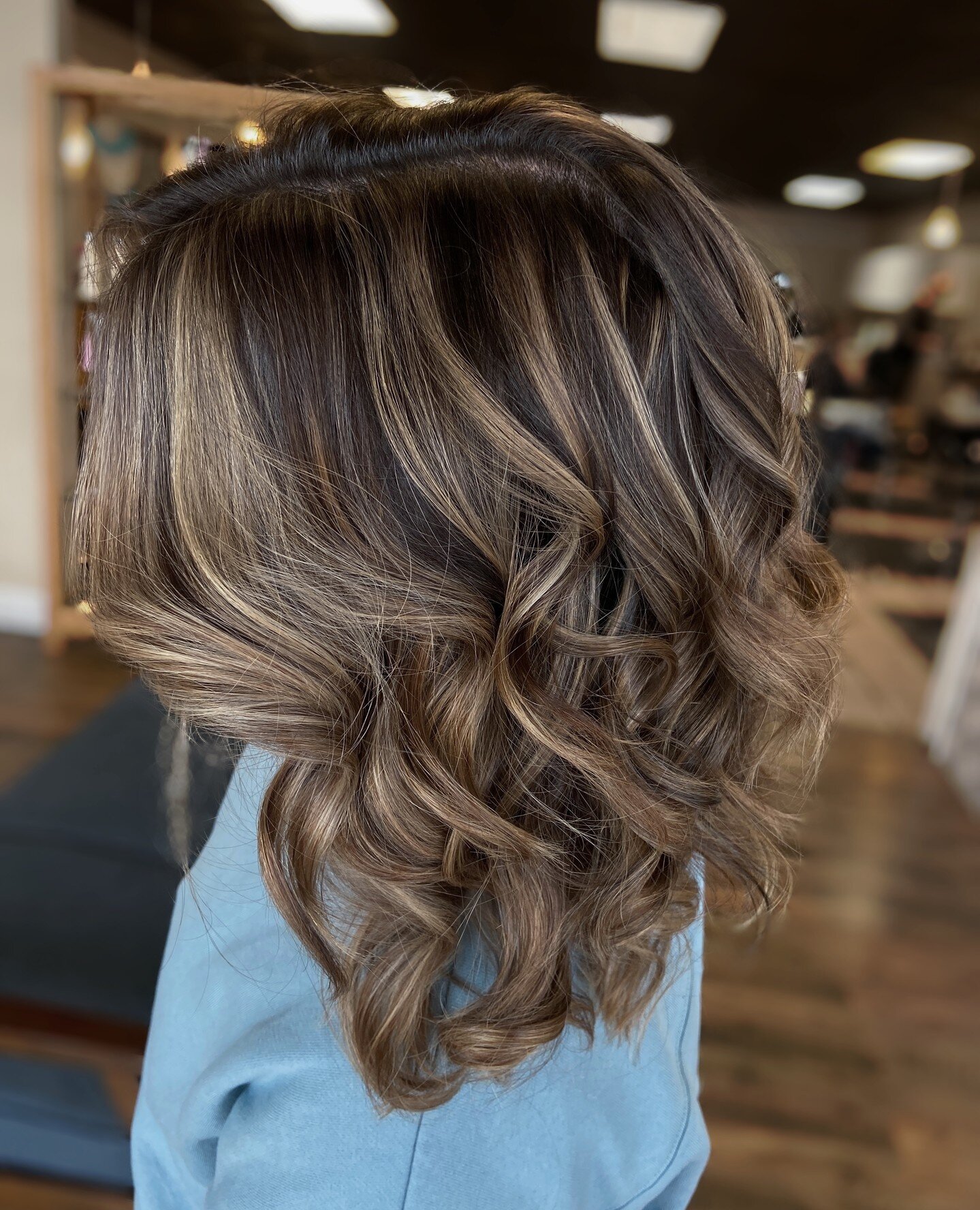 Not quite time for the light and bright, but nothing wrong with some pops of brightness to help with our seasonal affective disorder.⁠
⁠
Oh, you don't get that. It must just be me then🤣.⁠
⁠
#wilmingtonnc #wilmingtonhair #wilmingtonstylist #wilmingto