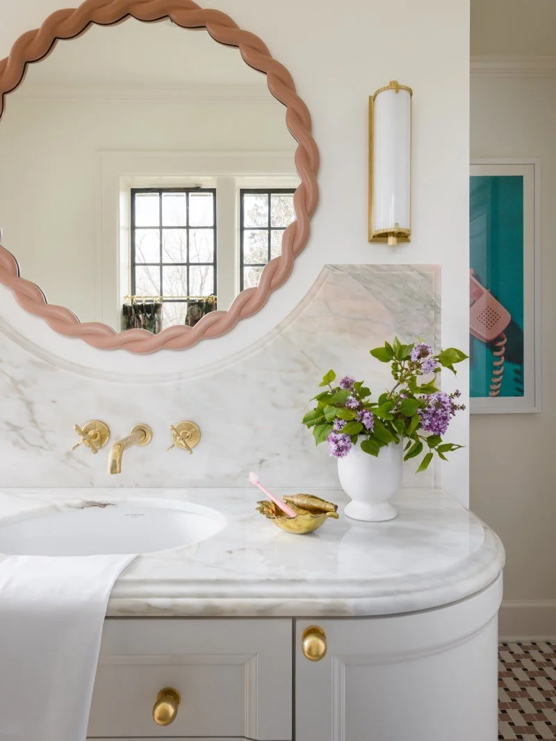 Well-rounded. 

Design: @kobelandco
Cabinetry: @gillpatrickwoodworks
Photography: @natesheetsphoto