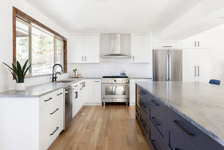 From brown and beige to bright and airy. 

📸 @meaganlarsen 
Design @mavenhomeinteriors 

.
.
.
.
.
.
.
.
#InteriorDesign #InteriorArchitecture #ModernInterior #ModernHome #KitchenDesign #InteriorDesigner #KitchenDesigner #NKBA #Utah #SLC #UtahDesign