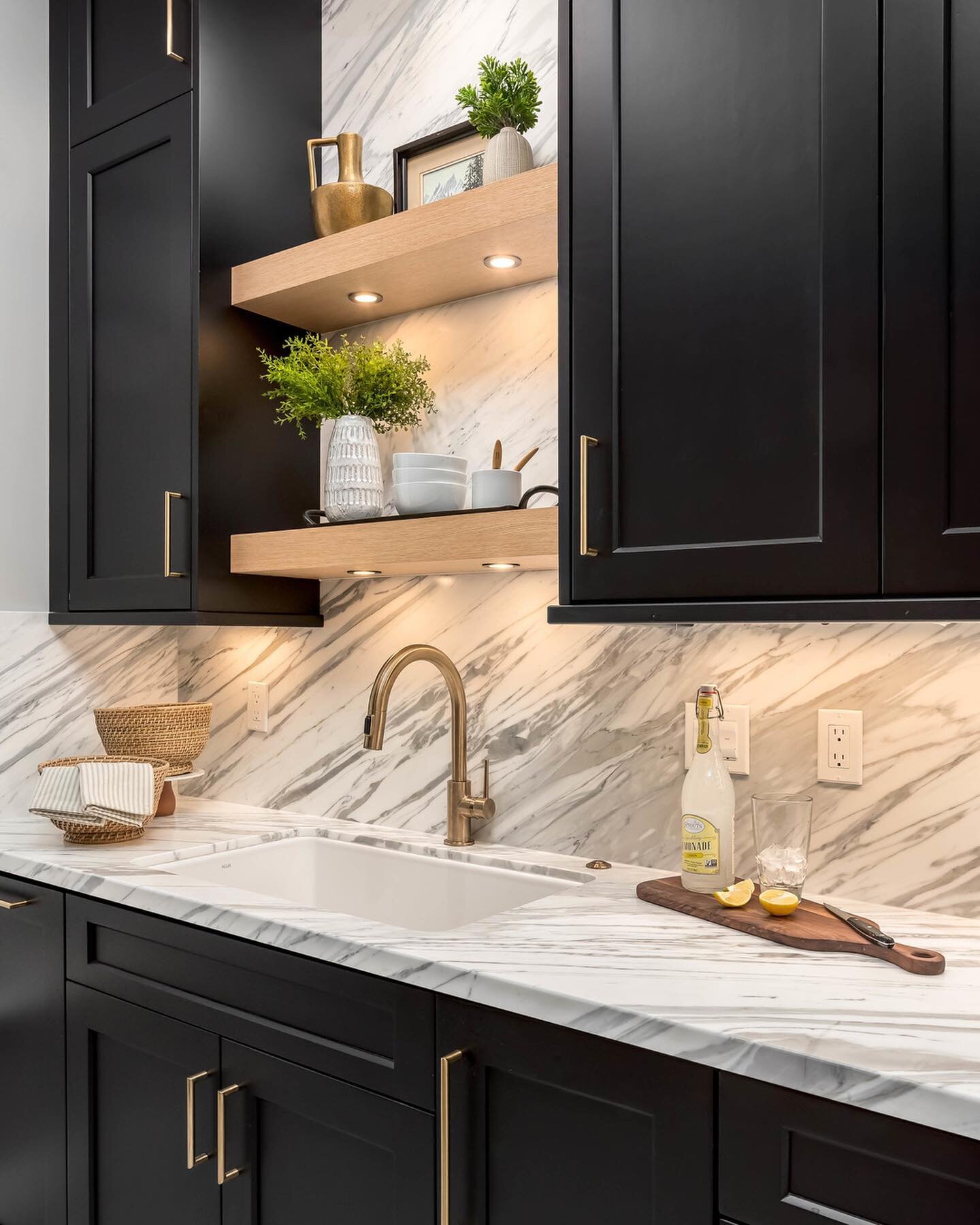 We repurposed part of the formal dining room to be the new walk in pantry and we love how it turned out! #RiverbendRemodel

Builder @idealkitchenandbathutah 
Photography @annparrisphotography 
Design and Styling @mavenhomeinteriors 
.
.
.
.
.
.
.
.
#