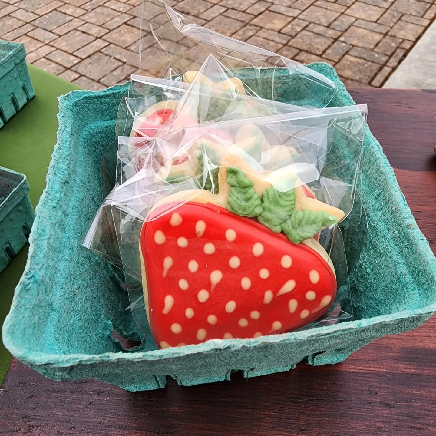 Come on down to the Sequim Farmers Market! 👋 I'm here until 2pm with some delicious treats like sugar cookies, paint your own cookies, honey pops, animal cookie bags and fruit baskets.  These cookies are absolutely amazing, and perfect for a beautif