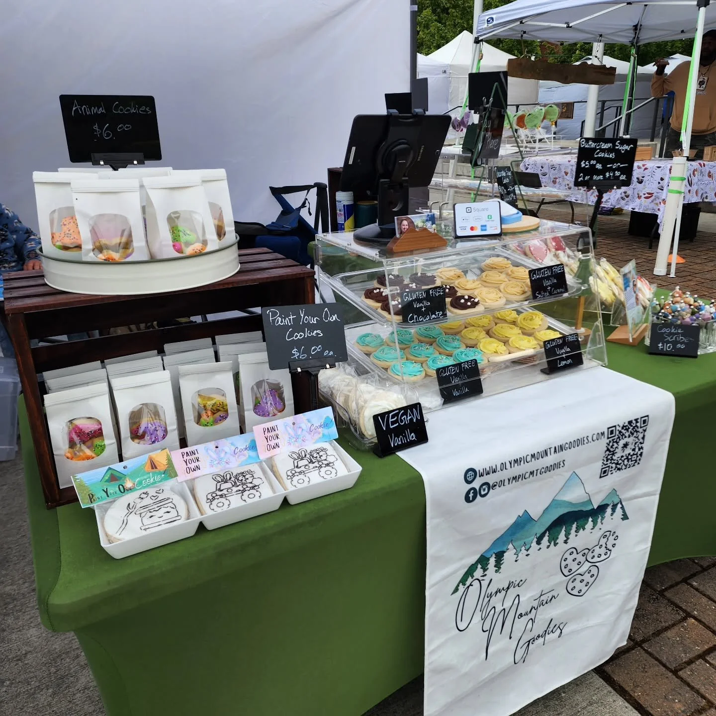Come on down to the Sequim Farmers Market! 👋 I'm here today until 2pm slinging some amazing treats.  I've got classic sugar cookies, plus some delicious gluten-free and vegan options so there's something for everyone.  These fresh-baked sweets are t
