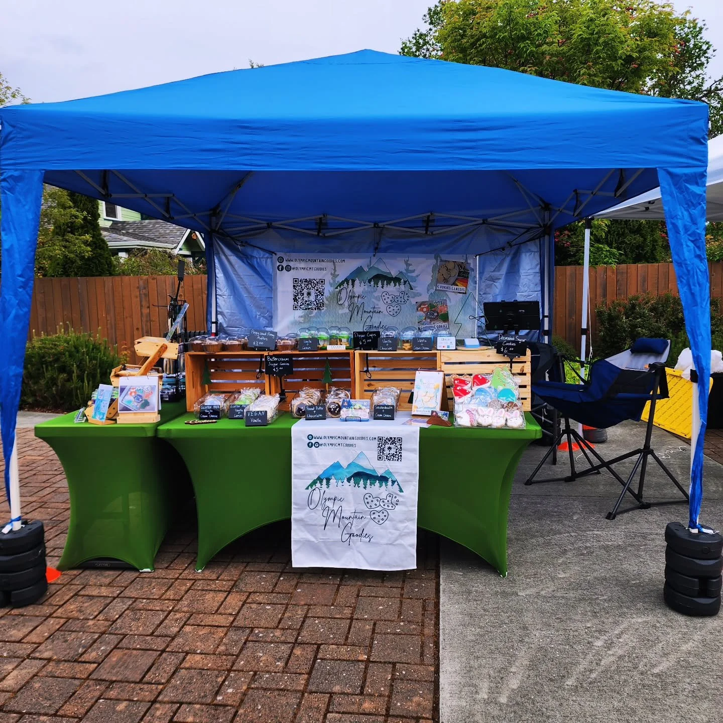 I'm so excited for my first day at the Sequim Farmers Market! 
Come on down and see me from 9am-2pm today. 
I've got all sorts of delicious cookies 🍪 ready and waiting. Stop by and say hi! #sequimfarmersmarket #farmersmarket #cookies