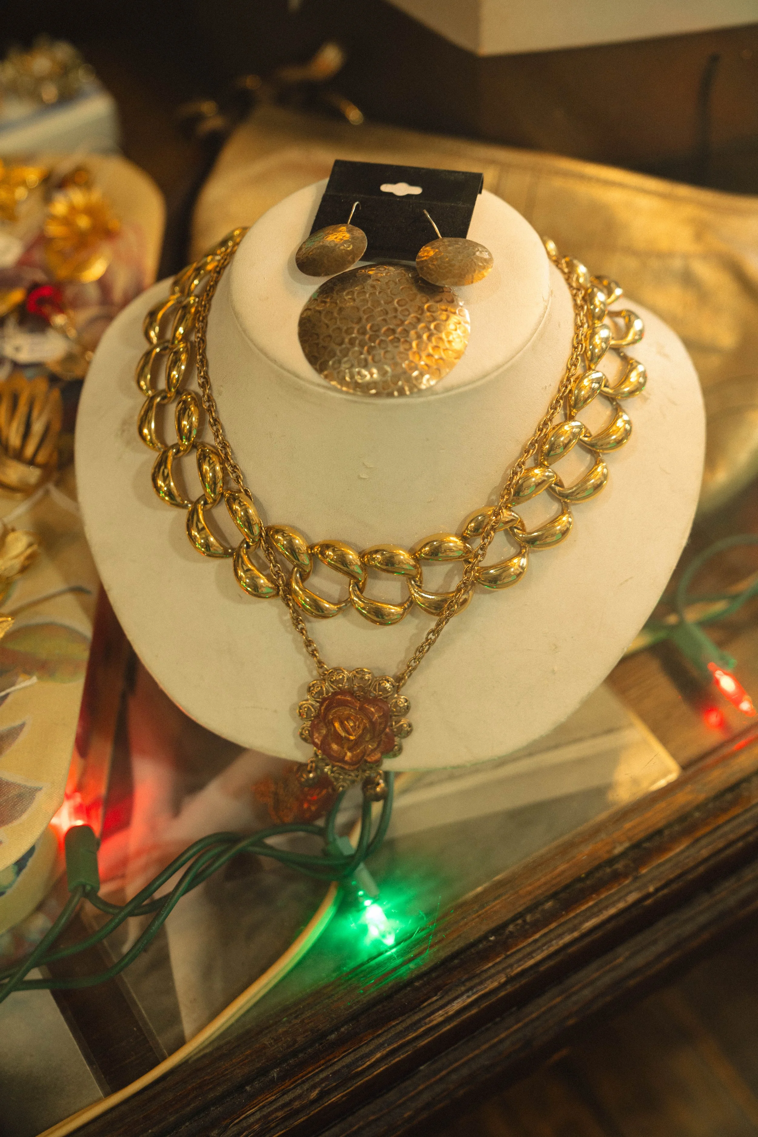 Vintage and consigned jewelry, accessories, home decor and more.