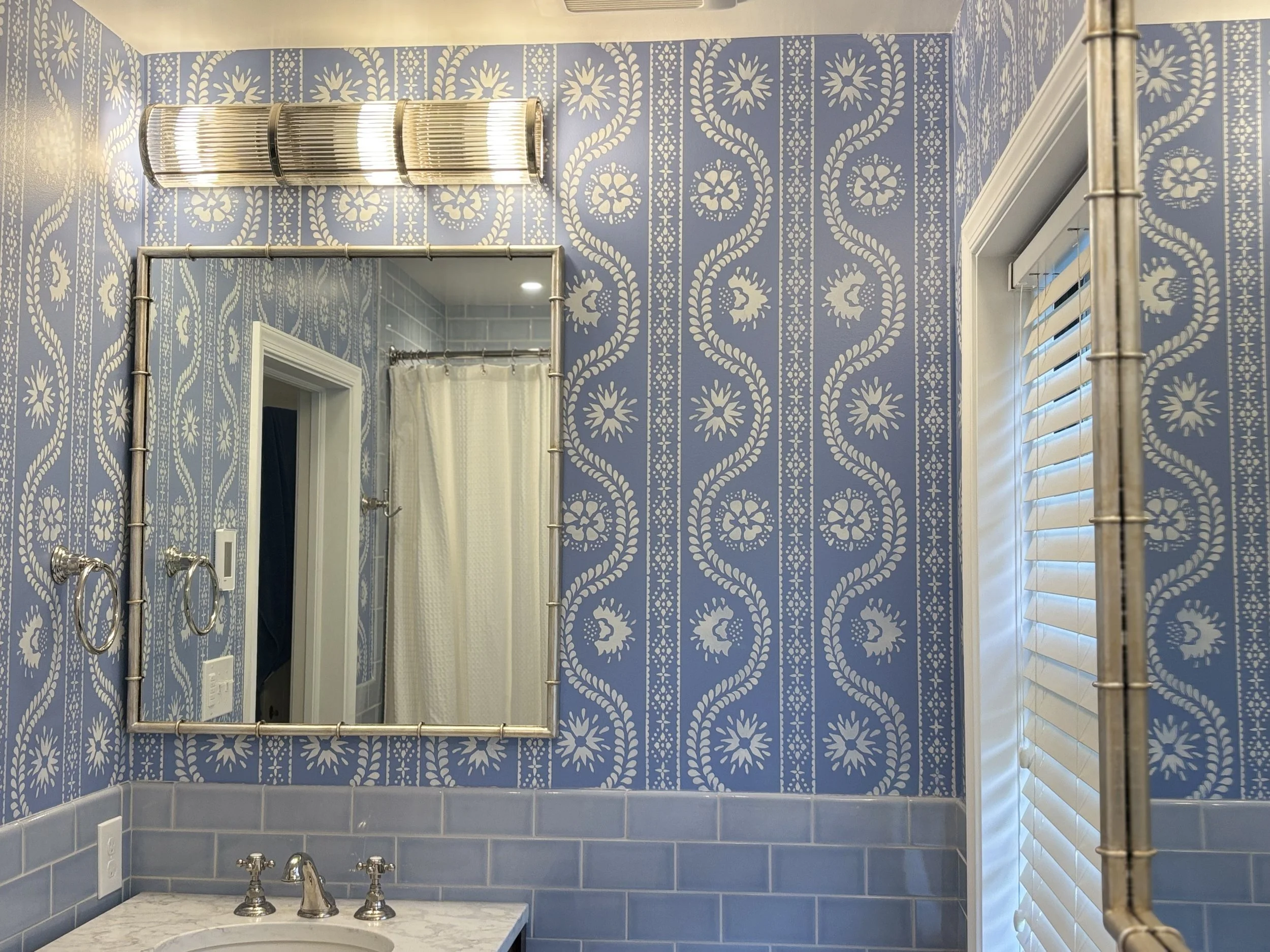 Hand painted scalloped vine