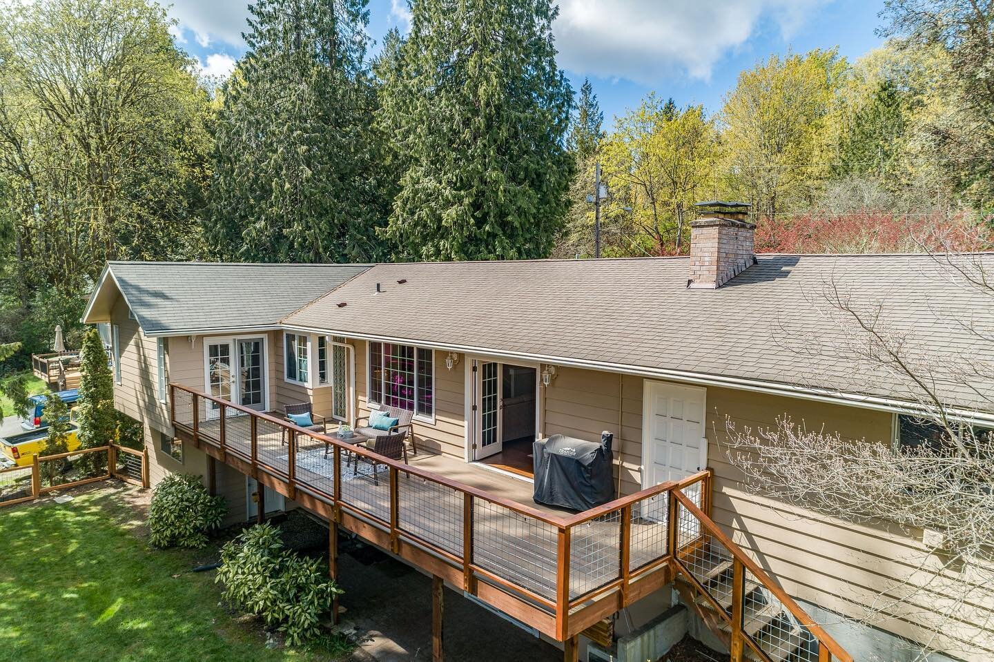 New Listing! 
11510 Brownsville Highway NE, Poulsbo, WA 98370 
4 Beds &bull; 3 Baths &bull; 2907sqft
MLS # 1918343 
___________________________
Peek-a-boo Sound views &amp; finished daylight basement with private patio entrance &amp; kitchenette. Ope