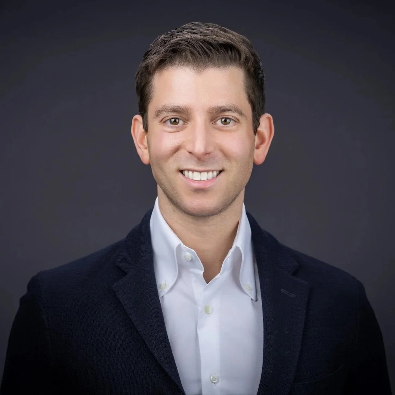 How Professional Headshots Help Job Seekers in Today’s Digital Market