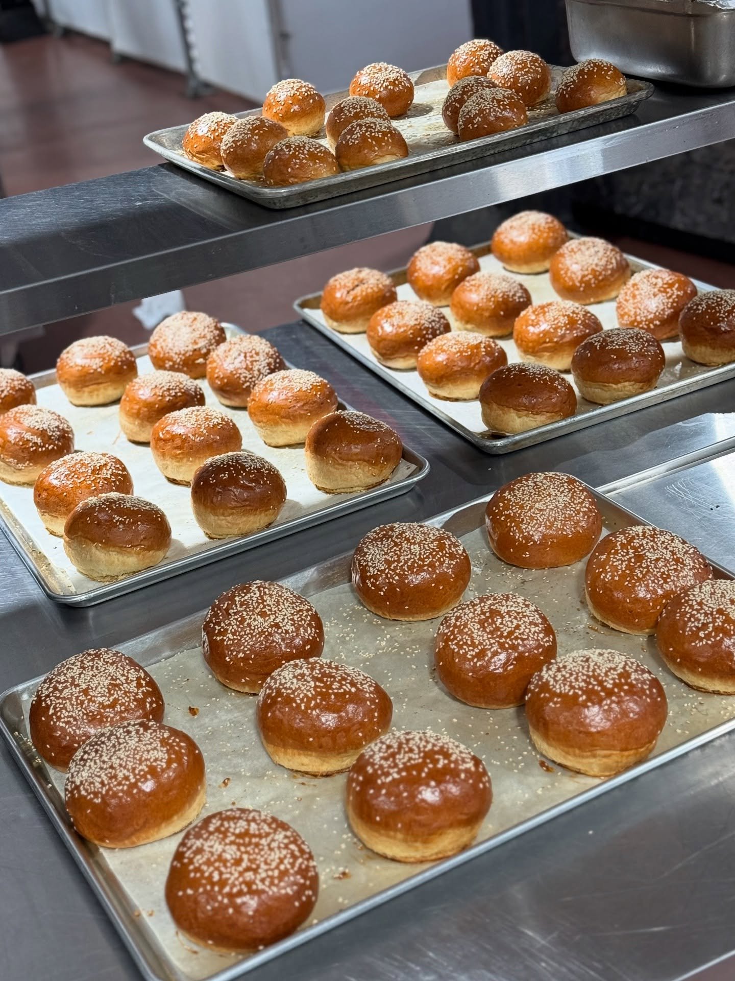 CC member @mucho_peru not only makes their own bread in our kitchen for their own residency, they also make it for wholesale clients! 🥖🍞
Contact them if you’re interested in learning more. 📲
We love when they’re baking their bread be