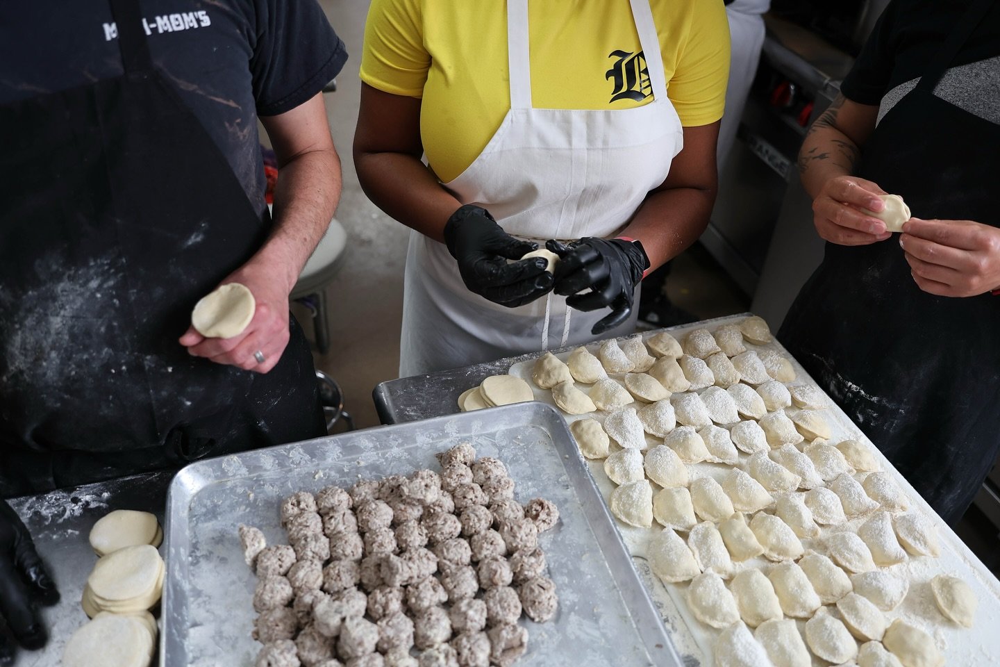 Day in the life at Culinary Collective: photo edition 📸✨
@mommomnomnom
@root_to_fruit_phl
@thecakevault.phl
@oliveandshae
@delhistbakery
@kamparphilly
@midnightpastaco
@mucho_peru