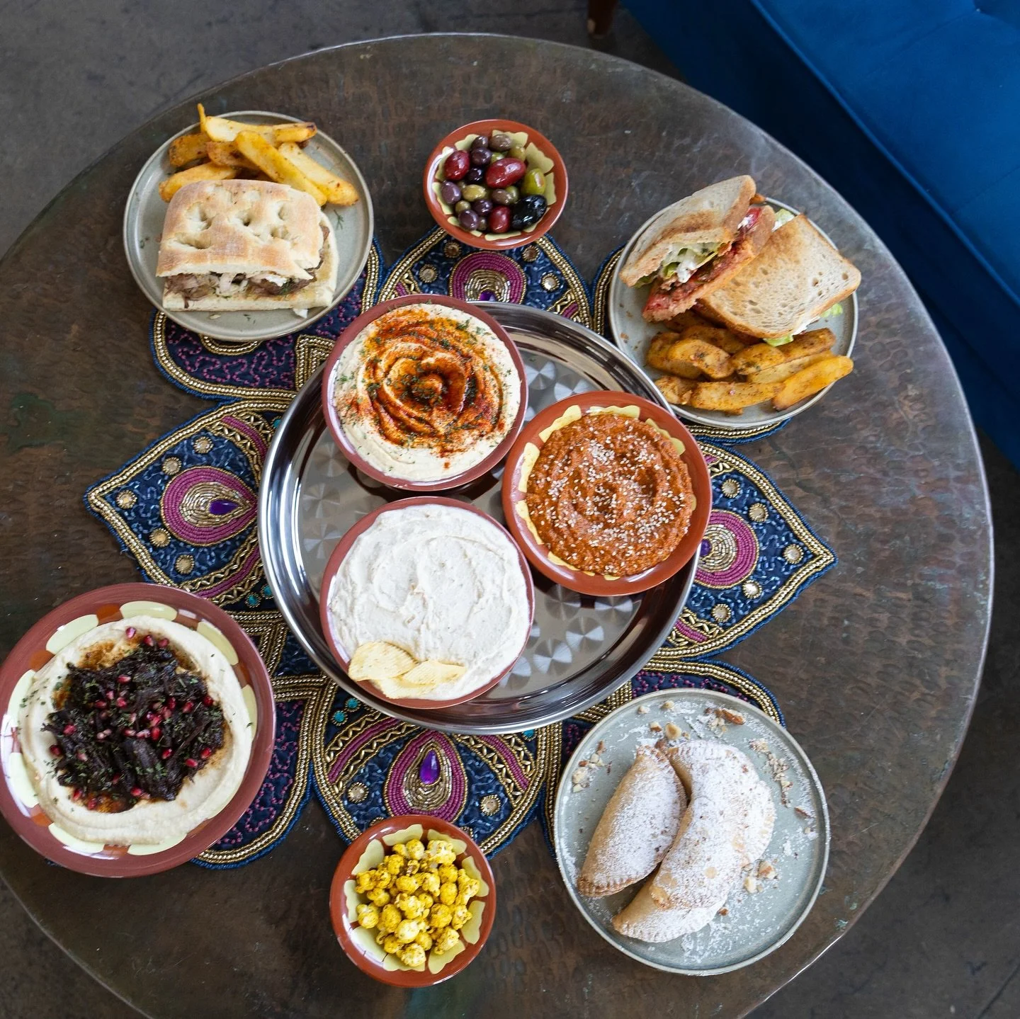 🚨 PSA: If you miss CC member @phillyhummusgirl at @theintlbar tomorrow, Sunday, September 7th from 6pm-10pm (or sell out), your stomach will never forgive you. 🚨
Don’t say we didn’t warn you. See our recent post for the full menu. See