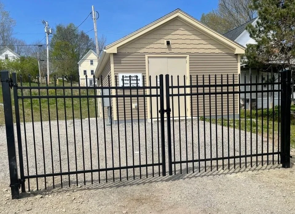 ornamental gate (G1)