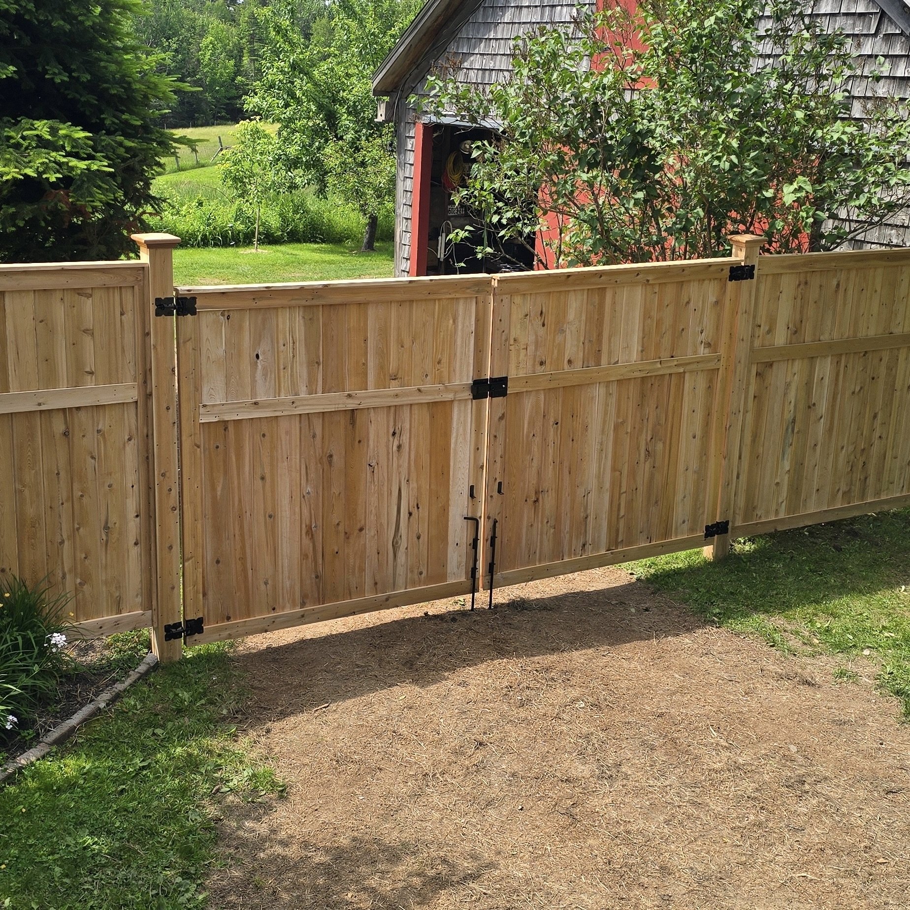 gates / arbors / pergolas