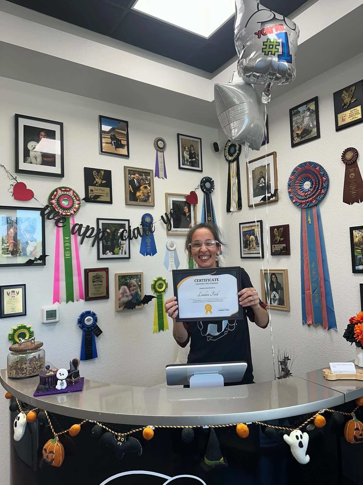 Barkwood’s very own London has officially snagged the title of Employee of the month🎉✨ 
London is always the first to lend a hand, teach a trick, or crack a joke! All while keeping her pup clients and coworkers smiling. She’s the kind o